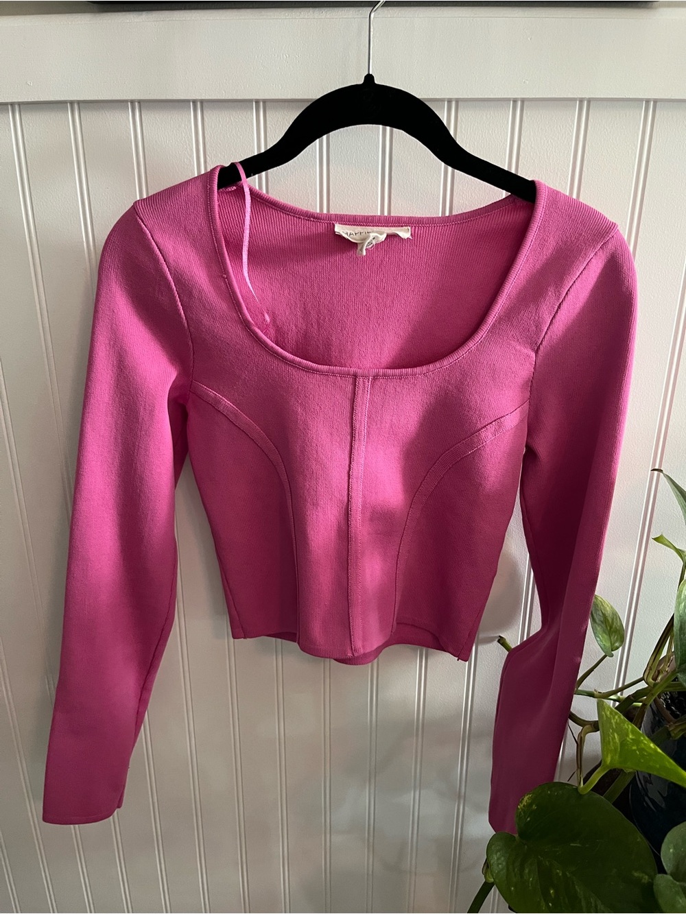 Scoop-Neck Long Sleeve Top in Hot Pink
